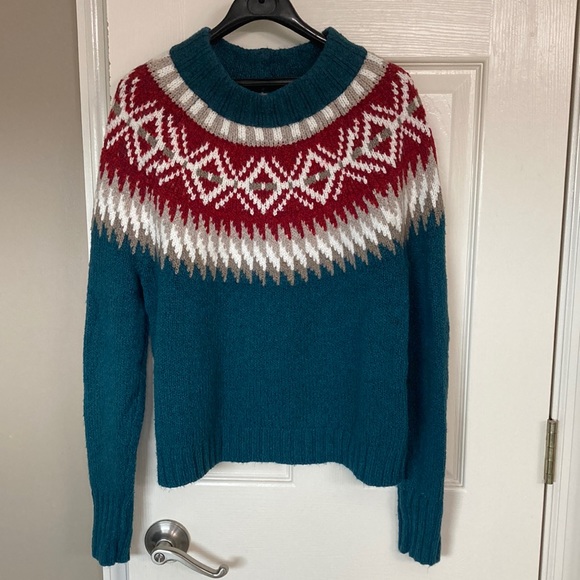 American Eagle Outfitters Sweaters - American Eagle sweater ski style retro look but from Xmas 2019. NWOT S GREEN RED